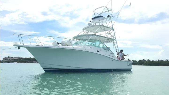 A peaceful day out on the turquoise waters, enjoying a private boat tour in the Riviera Maya by Carey Tours.